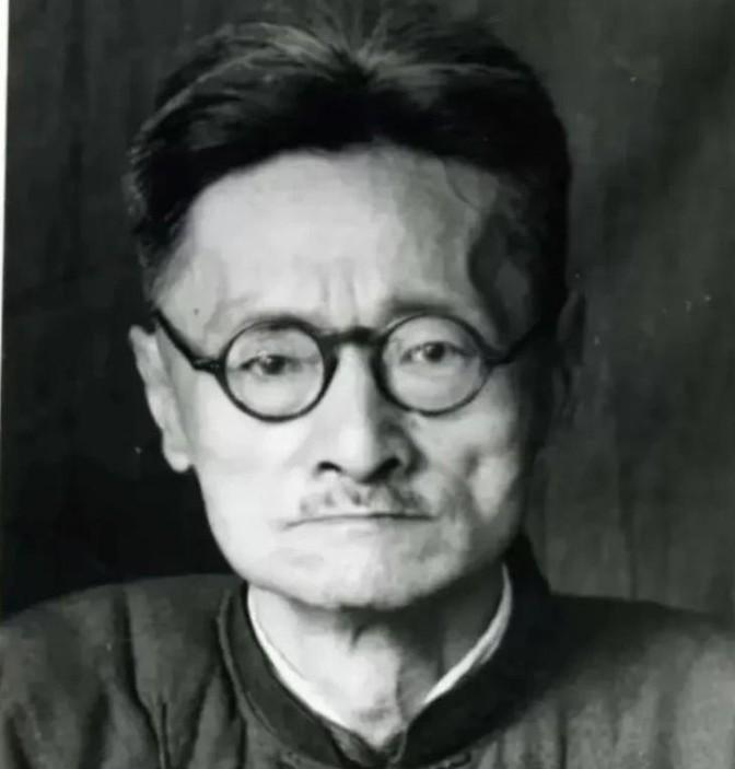 1928年11月，蒋介石到安徽大学视察，与时任安徽大学校长刘文典吵架，蒋介石狠狠