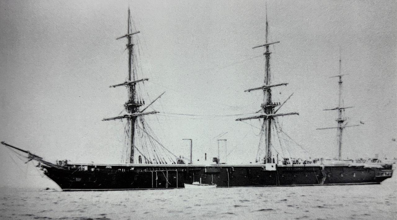 1861年10月24日服役的英国海军装甲护卫舰HMS Warrior“勇士”号。