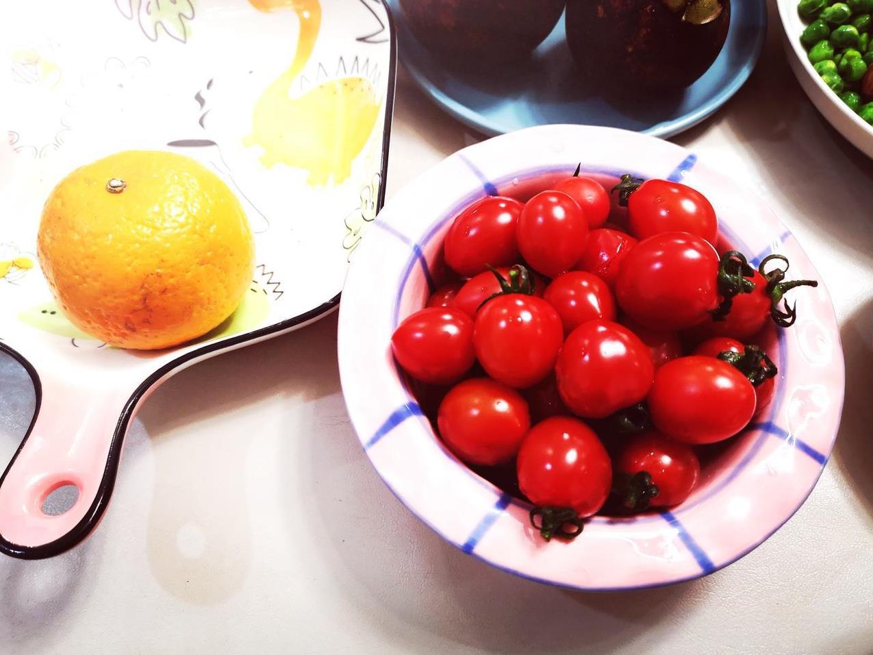 “人要想长寿，就要戒掉三个习惯。
一是不要贪图不义之财，不义之财是留不住的，老天