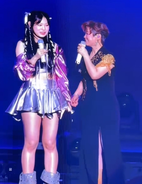 网友们都酸了吧？被批最丑星二代，如今站上几万人演唱会舞台。
小沈阳演唱会神秘嘉宾