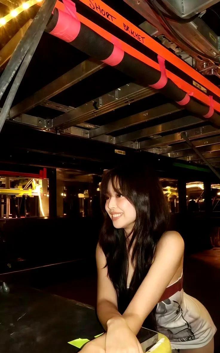 朴彩英ins晒与Jennie合照，“打码”小细节引发可爱猜测
Rosé朴彩英更新