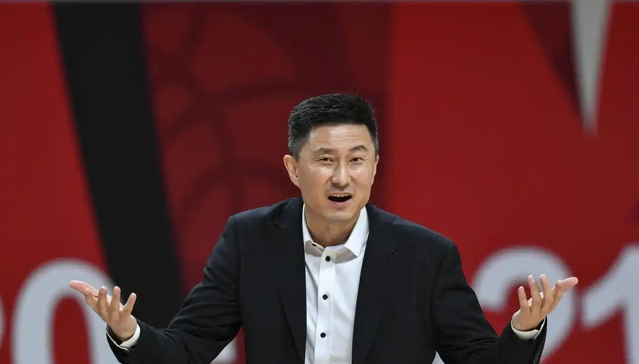 多位CBA教练前往NBA夏季联赛挑选外援，为何杜锋和朱芳雨按兵不动？当多支CBA
