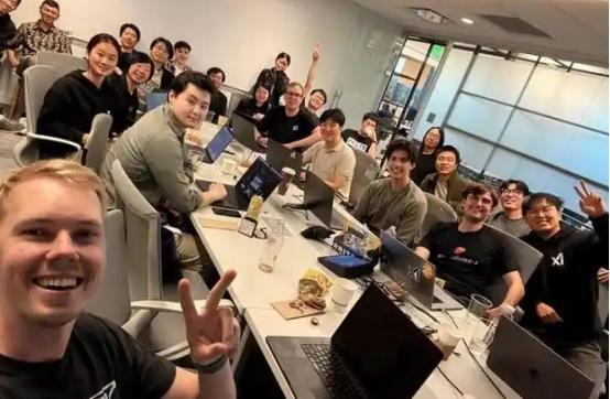 2025年年初，美国Meta公司从OpenAI挖走的八名技术大牛里，四位华人都是