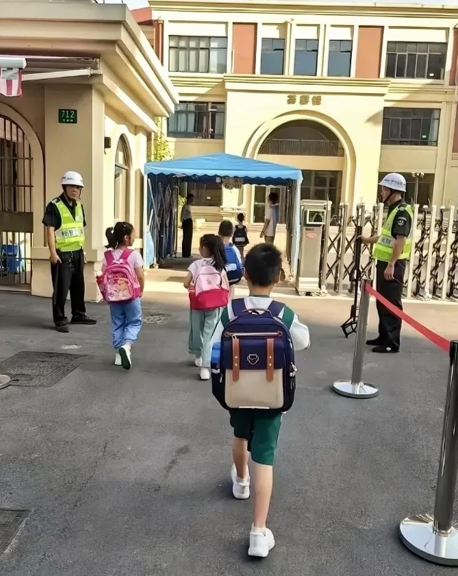 这熊孩子彻底栽了，报应来的如此之快瑞安的熊孩子事件，在网上引起了轩然大波，没想到