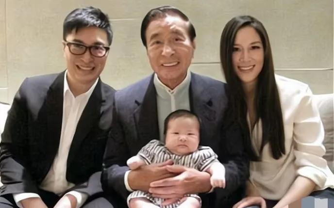李兆基去世儿媳徐子淇难过





豪门媳妇不好当，嫁入豪门更不易。李兆基去世，