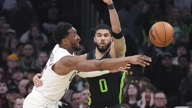 塔图姆首节怒吼“滚出去”！骑士用22分大逆转堵住绿军更衣室门：香槟开早了？