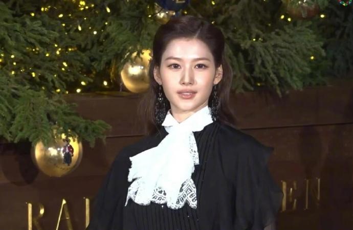 这位女明星是谁？还挺漂亮的！