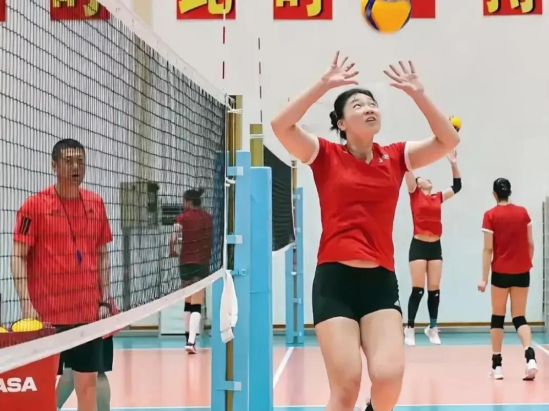 这几天，球迷最关注的还是即将参加世锦赛的中国女排。据悉，中国女排目前正在赵勇教练