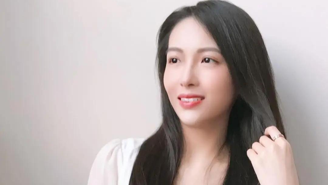 凭小背心成功弹起，29岁TVB小花离巢：只能无奈被动地接受安排