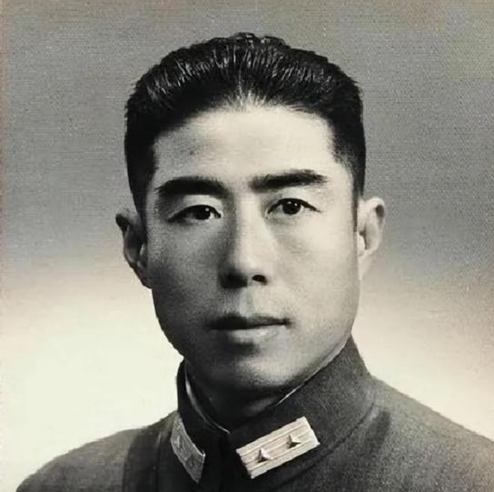 1944年，“大汉奸”郭绍绪请日军高层在家喝酒，席间，他大喊一声：“上炖鸡！”话