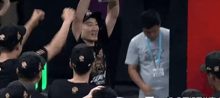 孙总还是孙总！孙铭徽谈赢得首座总冠军：

“说实话，内心还是比较平静的，我觉得这