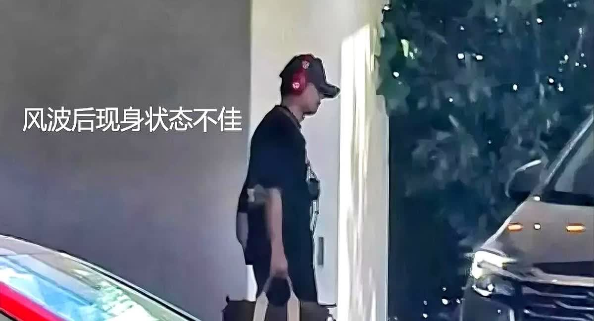 曾毅真的被封了？

凤凰传奇公司的一名工作人员透露，凤凰传奇此次取消演唱会是