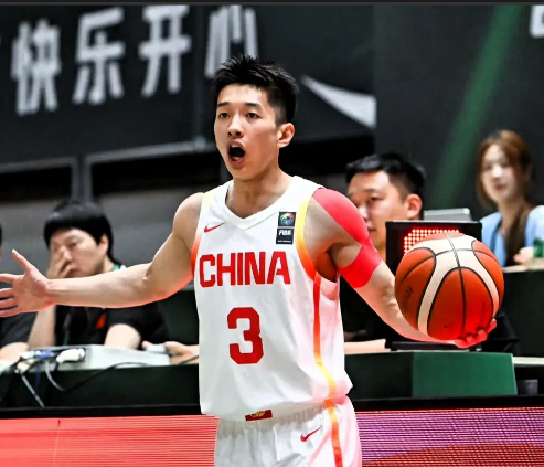 广东宏远后卫杨溢国青四场比赛18次失误，全队60次，将近1/3，这让我异常想念同