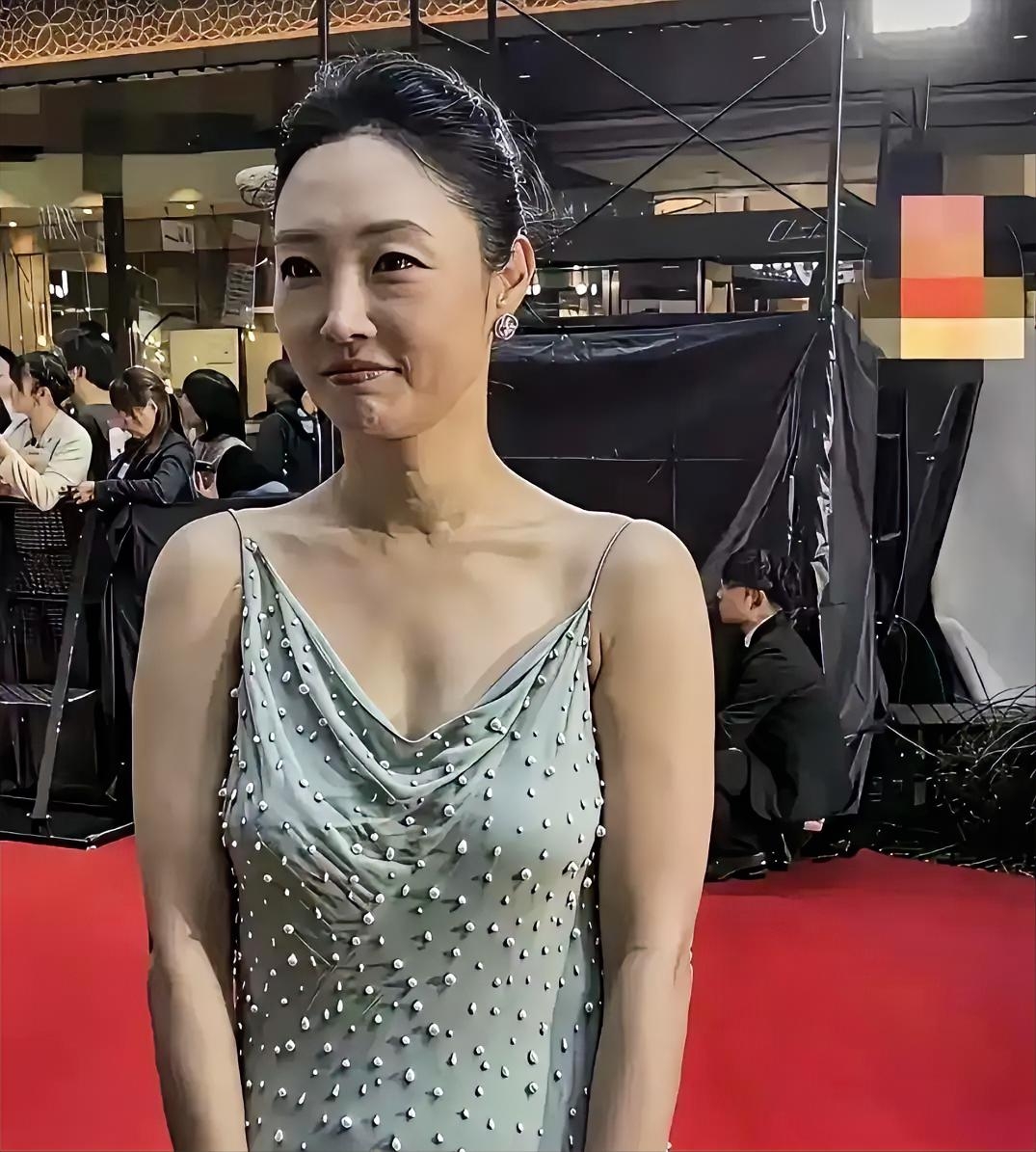 41岁白百何状态引热议！看似显老，实则藏着人生智慧