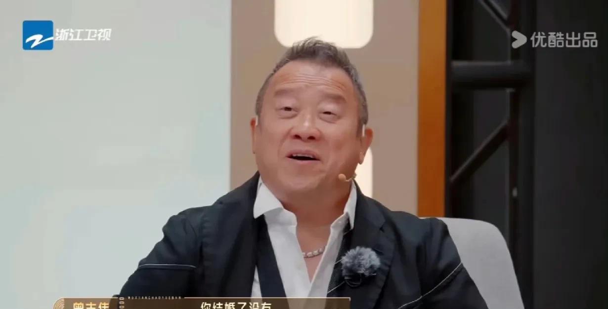 曾志伟贴脸开大问，王鸥图啥
他坦率的说，没有结婚，一下让人惊呆了。
毕竟，之前他
