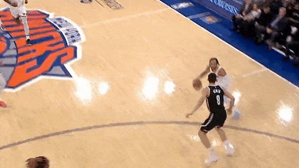 布伦森不看人妙传米罗空切双手炸扣，尼克斯下半场12-0领先篮网27分