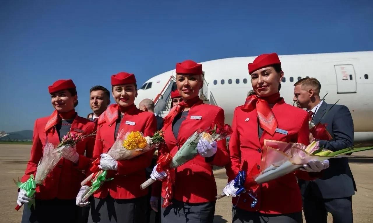 俄朝空姐，哪个更美？朝鲜和俄罗斯开通了平壤-莫斯科航线，执行首航任务的飞机从谢列