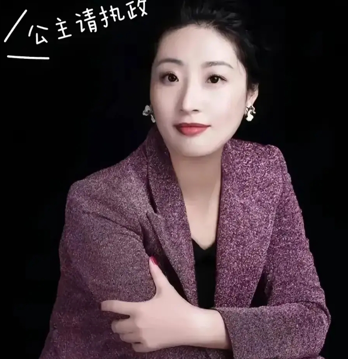 宗馥莉这事又说明一个理：落魄时，落井下石的往往是身边人。
 
父亲刚走，私生子和