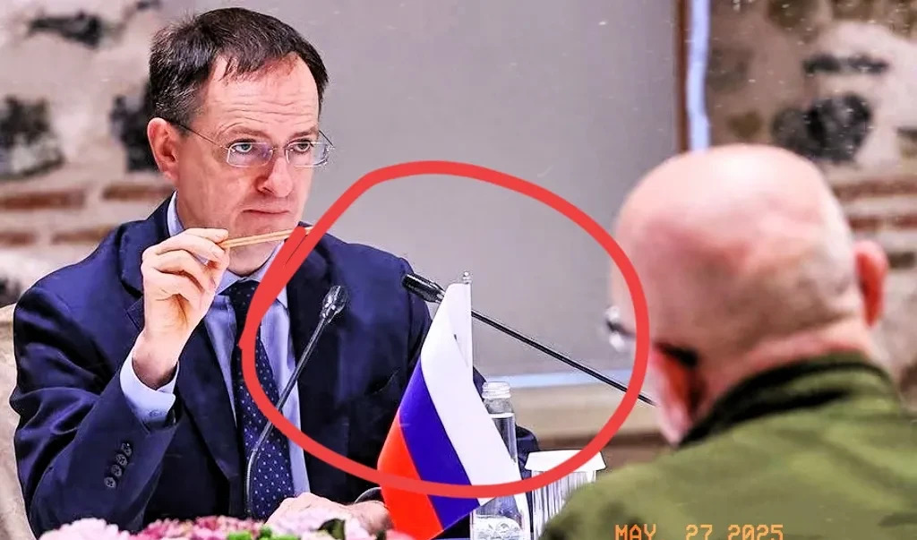 惊险！普京险遭无人机袭击，乌方谈判为何告吹？











太炸裂了！就