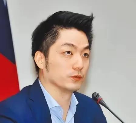 台北市市长蒋万安曾宣称，如果大陆继续在台海进行军机绕台和军演的话，他就要停掉双城