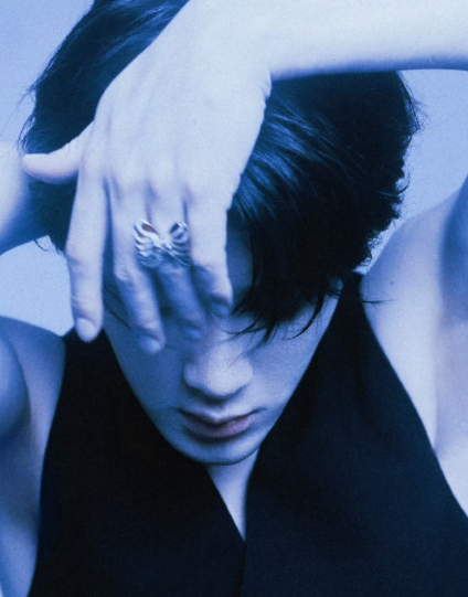 檀健次星光大赏出图 好漂亮的肌肉线条