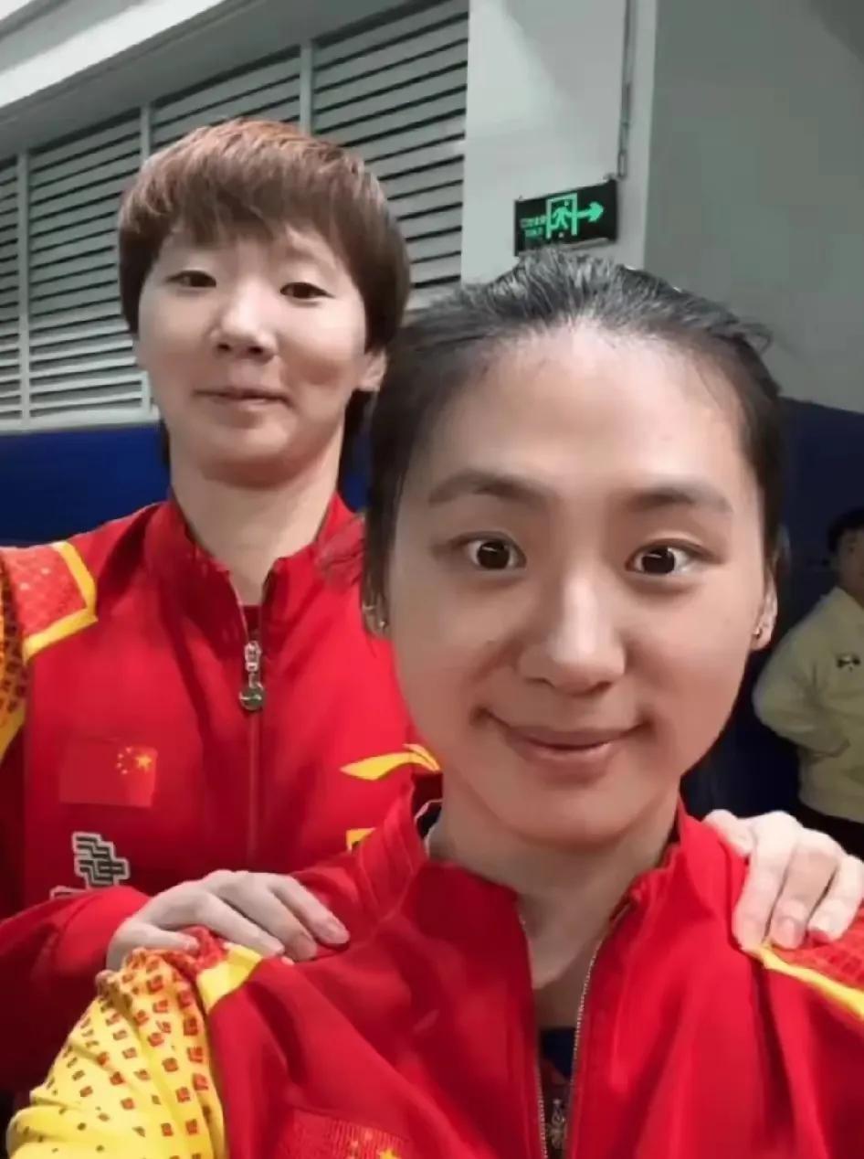 陈熠说：“王曼昱姐姐是我的榜样”！
几年前的陈熠，还是一个十几岁的小姑娘，面对镜