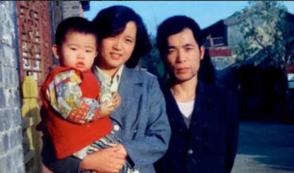 1981年，梁晓声经人介绍与北京姑娘焦丹相亲，谁知一见面梁晓声就对焦丹说：“我们