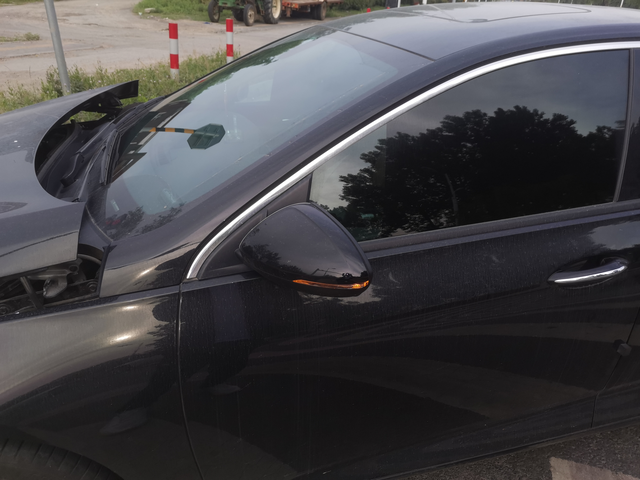 修复多少钱
我左转黄灯。碰到一个闯红灯的电瓶车了。行人保护触发了。得需要维修多少