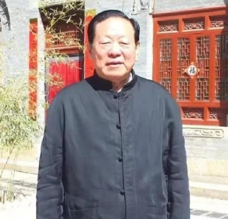 [太阳]1990年，李鹏总理打电话给能源部副部长胡富国：“老胡啊，我今天看了报纸