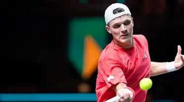 网球快讯
迈阿密大师赛，捷克19岁小将门希克2:0横扫24大灌满得主，赛会6冠王