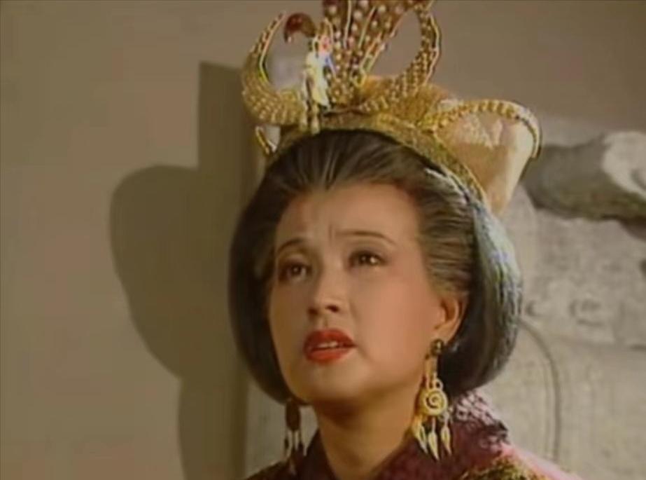 697年，太平公主给74岁的武则天带来一个17岁的男孩张昌宗。张昌宗跪在武则天床
