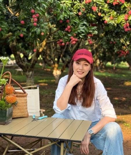 任达华57岁老婆琦琦看着好年轻！