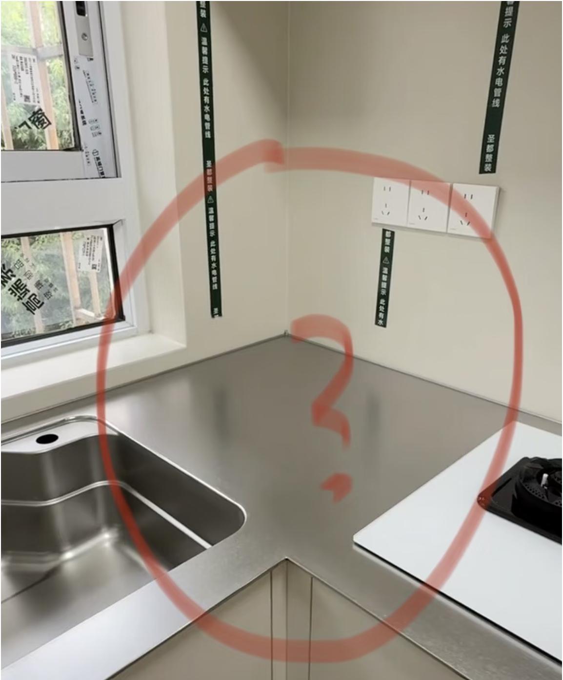 不锈钢台面为什么那么多人反对？难道不好吗？总觉得打理起来很方便[捂脸][捂脸]