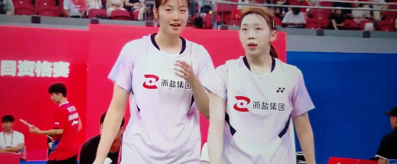 第十五届全运会羽毛球资格赛团体赛，女双比赛，刘圣书/郑熠文(辽宁队)对阵陈樊淑湉