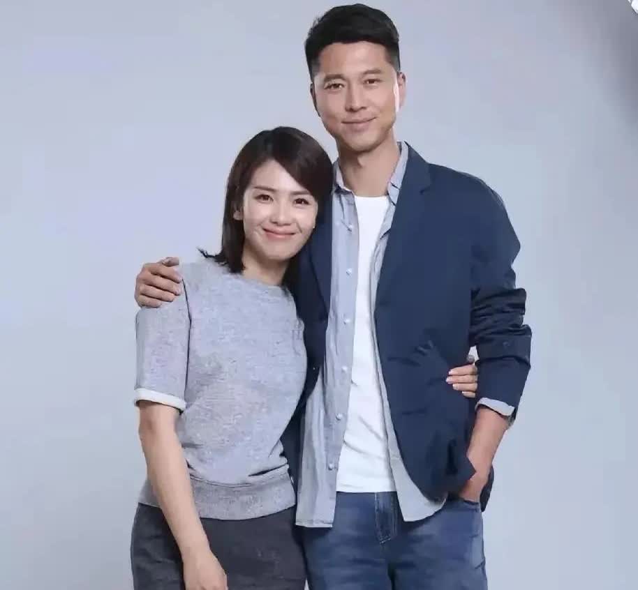 刘涛旁边男的是谁？英姿飒爽身高也挺高的