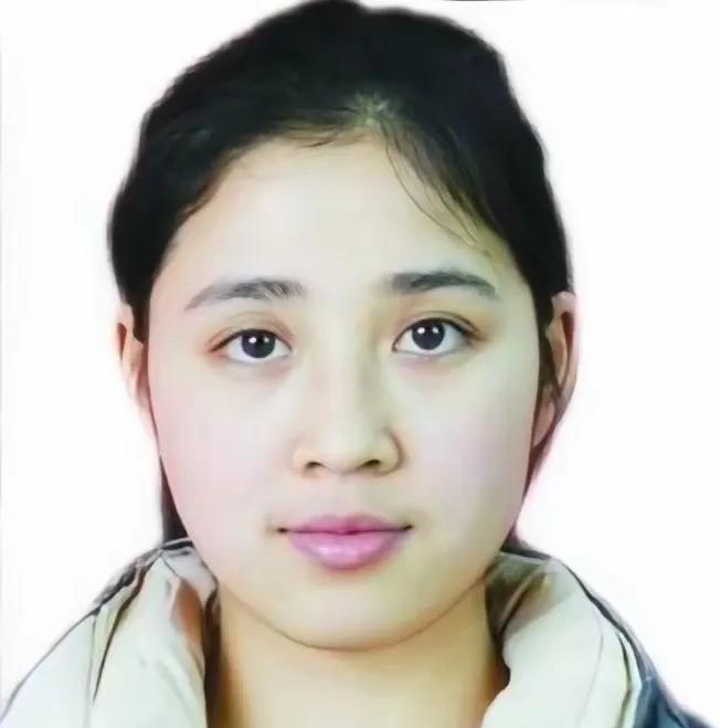 1990年，重庆36岁光棍邓和平捡到了一个女婴，不舍吃不舍喝将女孩养大，谁知，养
