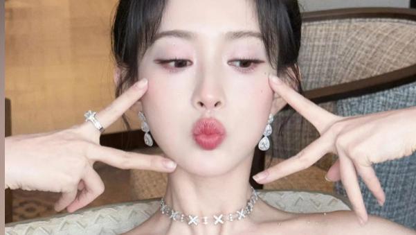 孟子义恋情疑云再起？男方被曝在女方家过夜，辟谣后仍有三大疑点待解
