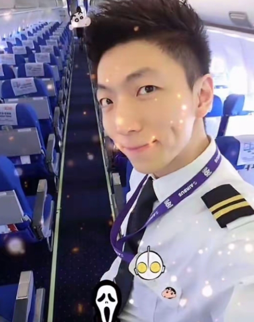 南航空少静江死因曝光！年仅38岁，跑美国治病，临终画面太催泪

高颜值、八块腹肌