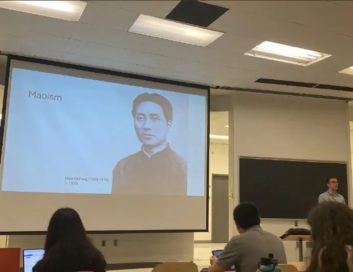 国外课堂正在学习毛主席！