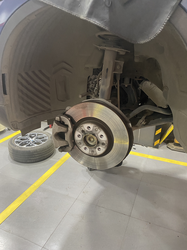 宝马x1刹车片磨损异常
21年12月买的车，只跑了2万1千公里，去4s店做保养告