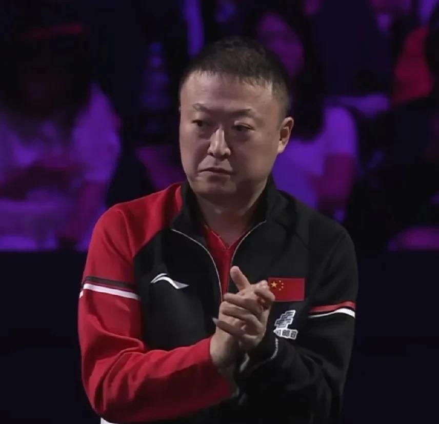 粉丝真是操碎了心，喊话琳琳要对偶像好。
以前都是喊琳琳下课，现在看邱导没来，又1