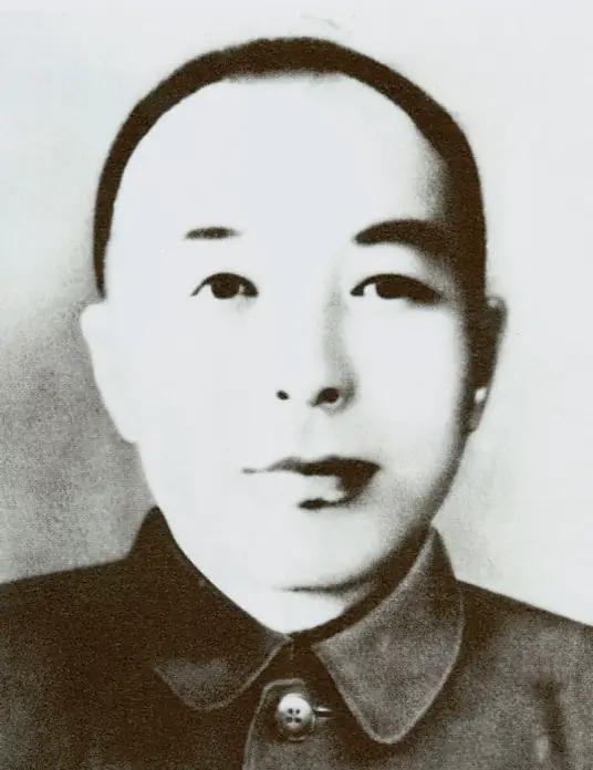 1946年，军统特务伪装成烈士后代，邀请抗联名将李兆麟去家中做客，李兆麟进屋后，