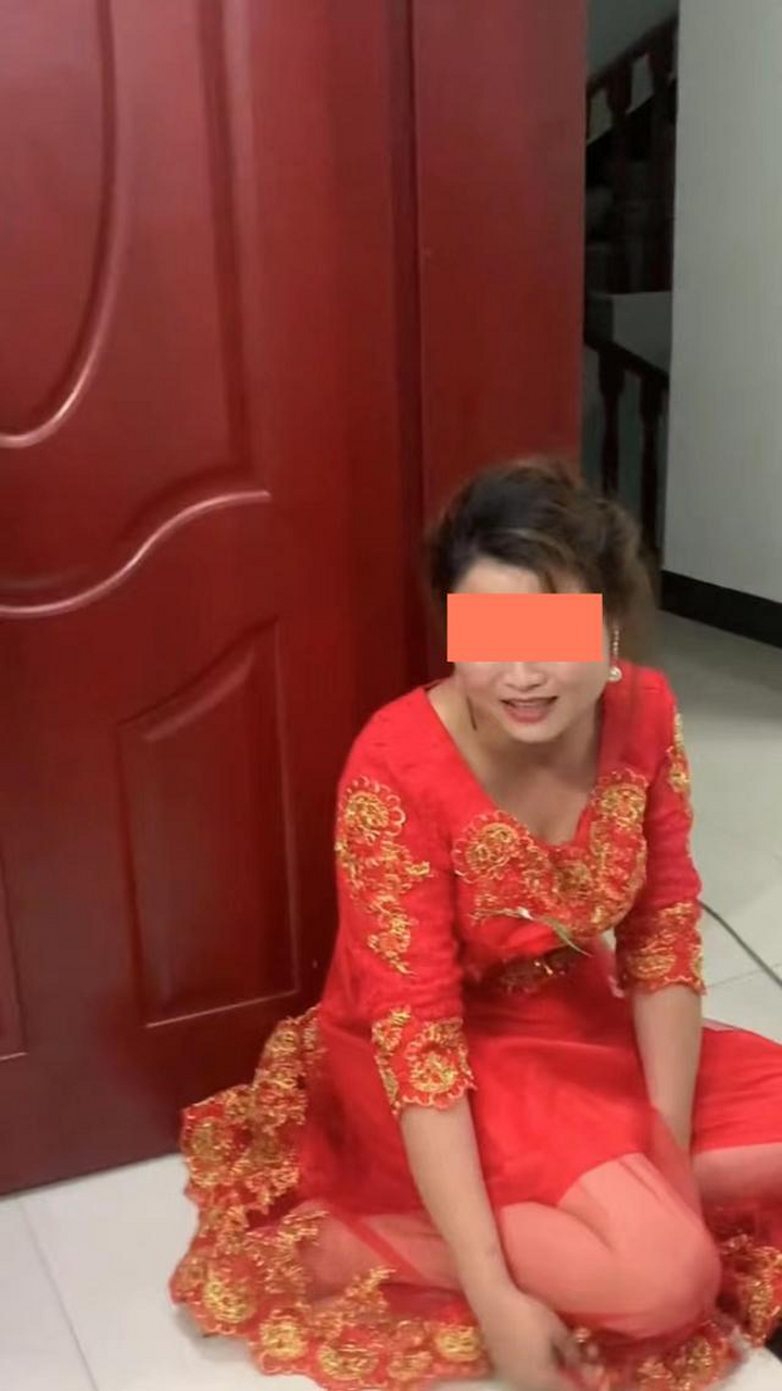 丈母娘加价彩礼10万元。新娘子也强势地对新郎说：我就不值38万元的彩礼吗！