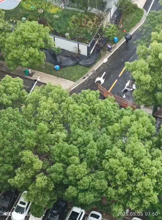 无锡政府人工增雨与上天的帮助下，
终于来了不小的雨水
缓解了旱情，增加了空气湿度