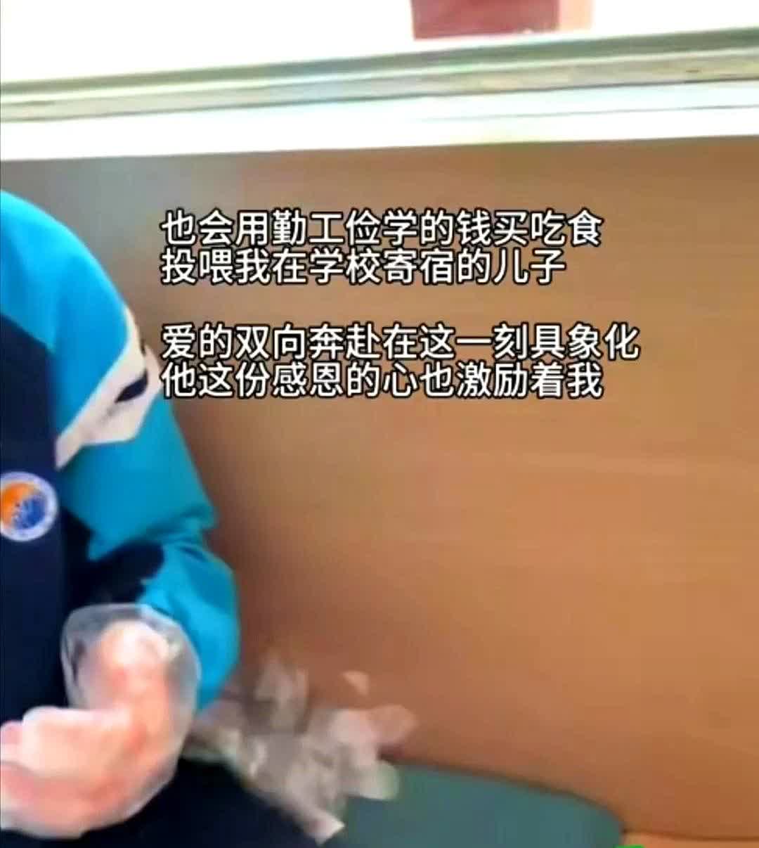 湖南，女子7年前回老家，看见一个十五六岁的小男孩和爷爷在卖蘑菇赚生活费，她一打听