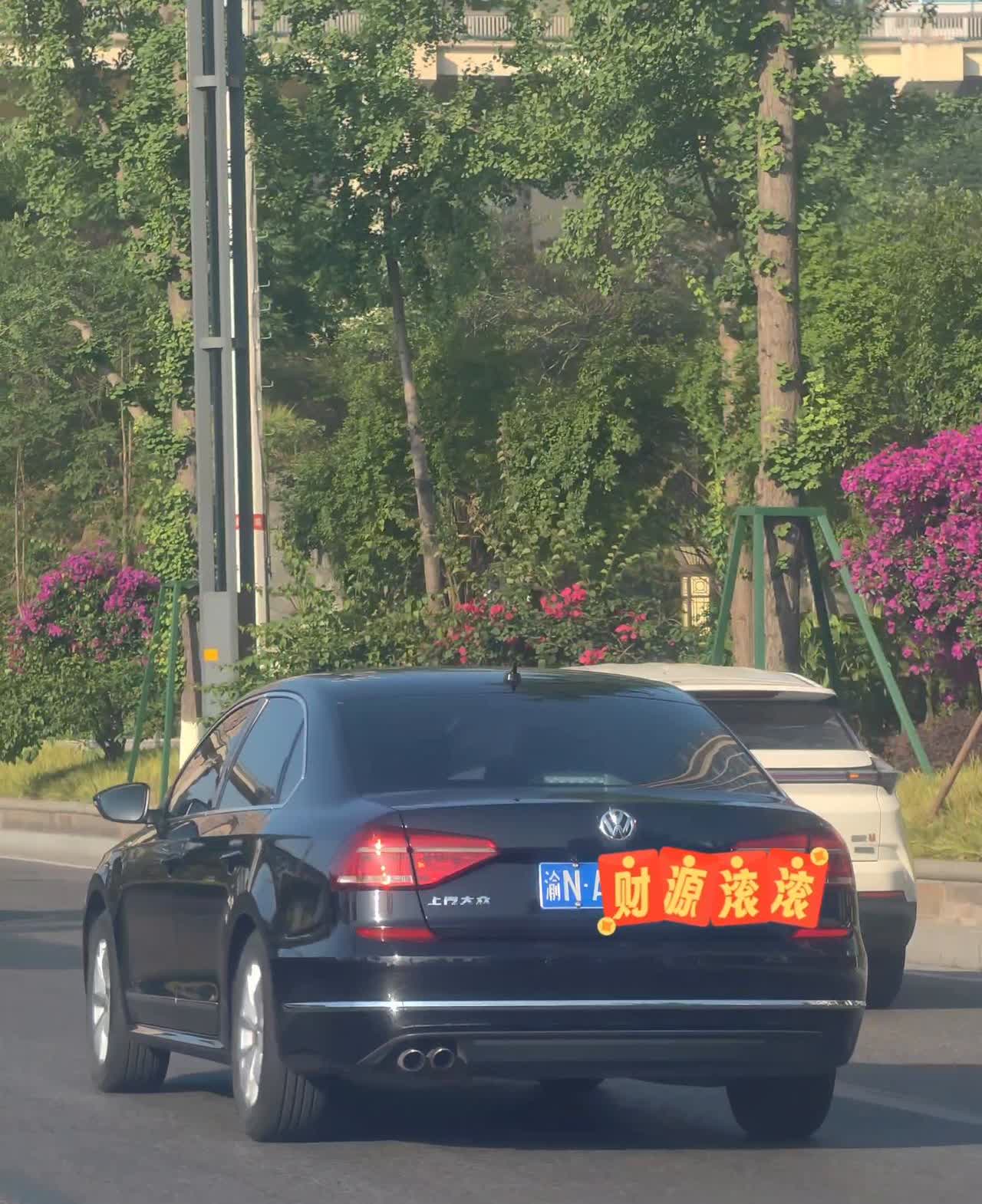 这个是什么车？这个是什么车？这个牛皮加闪电。