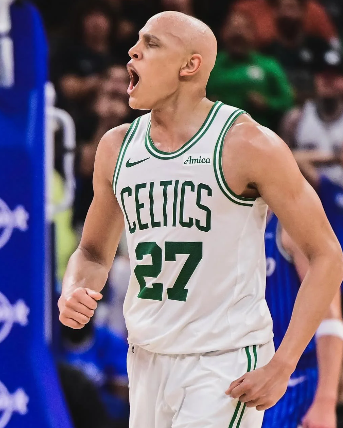 NBA常规赛，凯尔特人以100-102不敌76人。
全场比赛，凯尔特人球员乔丹-