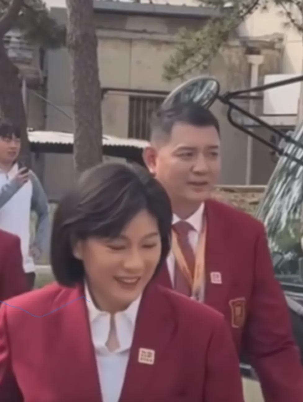 光阴荏苒二十余载，回忆当年巩晓彬赛场风采，李昕执教奥神，西装革履，意气风发！二人