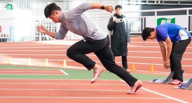 “亚洲飞人”苏炳添又有新身份，他已被任命为暨南大学体育学院院长。
2025年4月