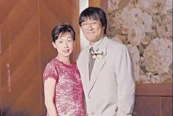 1994年，李宗盛婚内爱上林忆莲，两人为了寻求刺激就悄悄同居，结果没多久，林忆莲